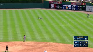 CLE@DET: Zimmer lays out to make outstanding catch
