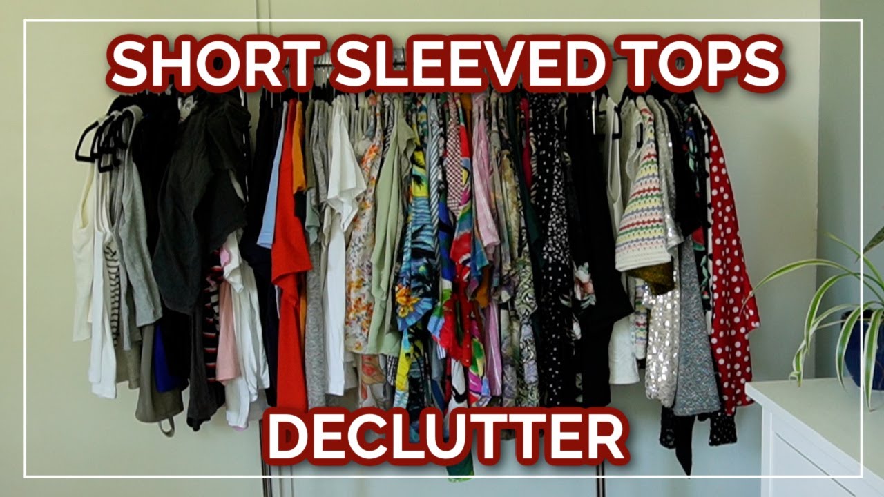 SHORT SLEEVE DECLUTTER // Let's declutter all the tops, blouses and t-shirts in my wardrobe