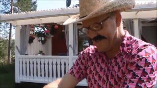 Ingmar klipper gräs – Småstadsliv