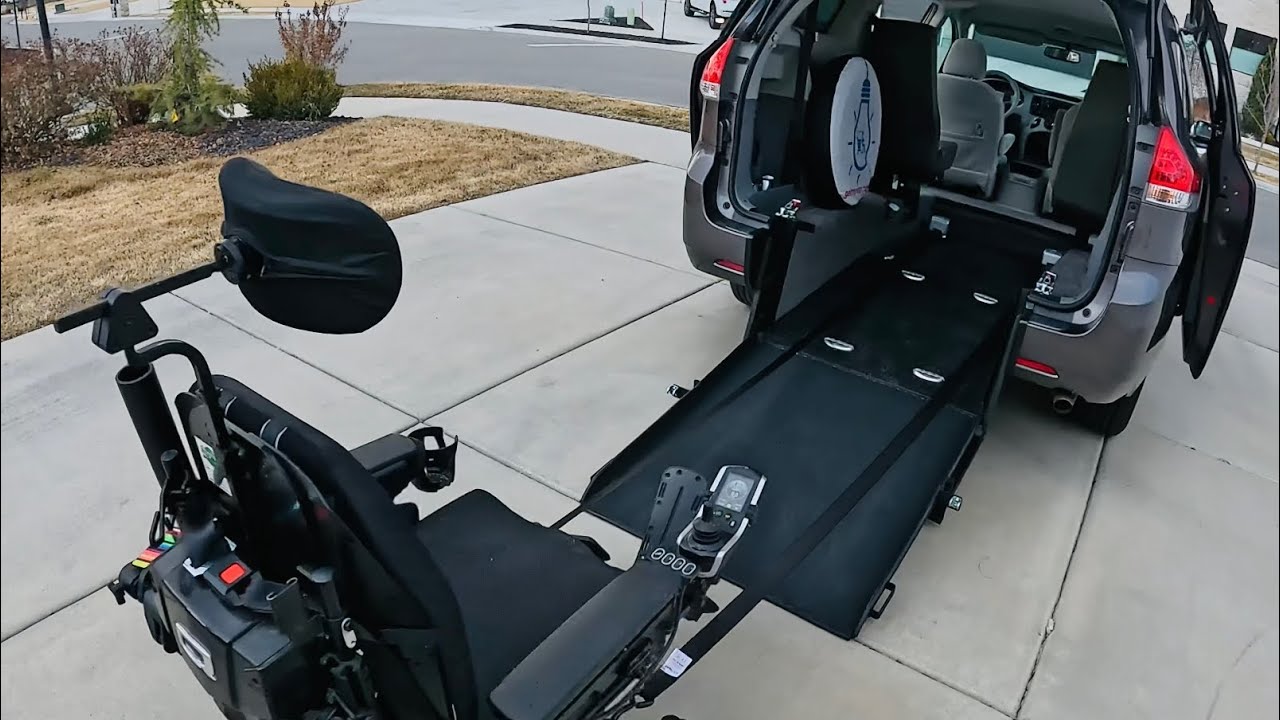 Как погрузить инвалидную коляску с электроприводом в микроавтобус для инвалидов - www.getmyvan.com