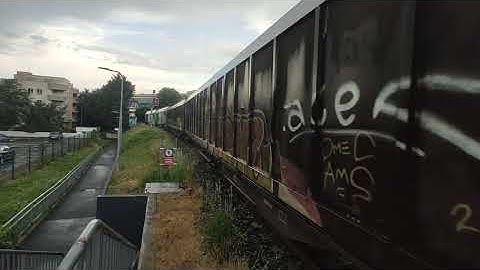 Hexafret en gare de Clermont la rotonde bb 75000 um + couvert transwaggon.