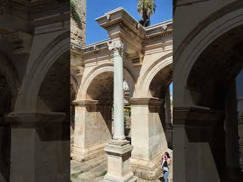 Hadrian Kapısı |