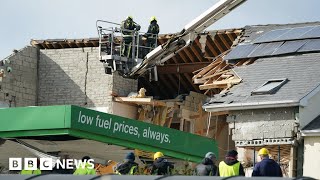 Ireland 'in mourning' after Donegal petrol station blast kills 10 - BBC News