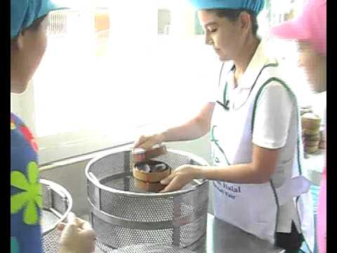 วีดีโอ: วิธีทำไอศกรีมด้วยเครื่อง (มีรูปภาพ)