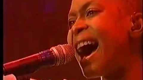 Erykah Badu - Cleva -   Live