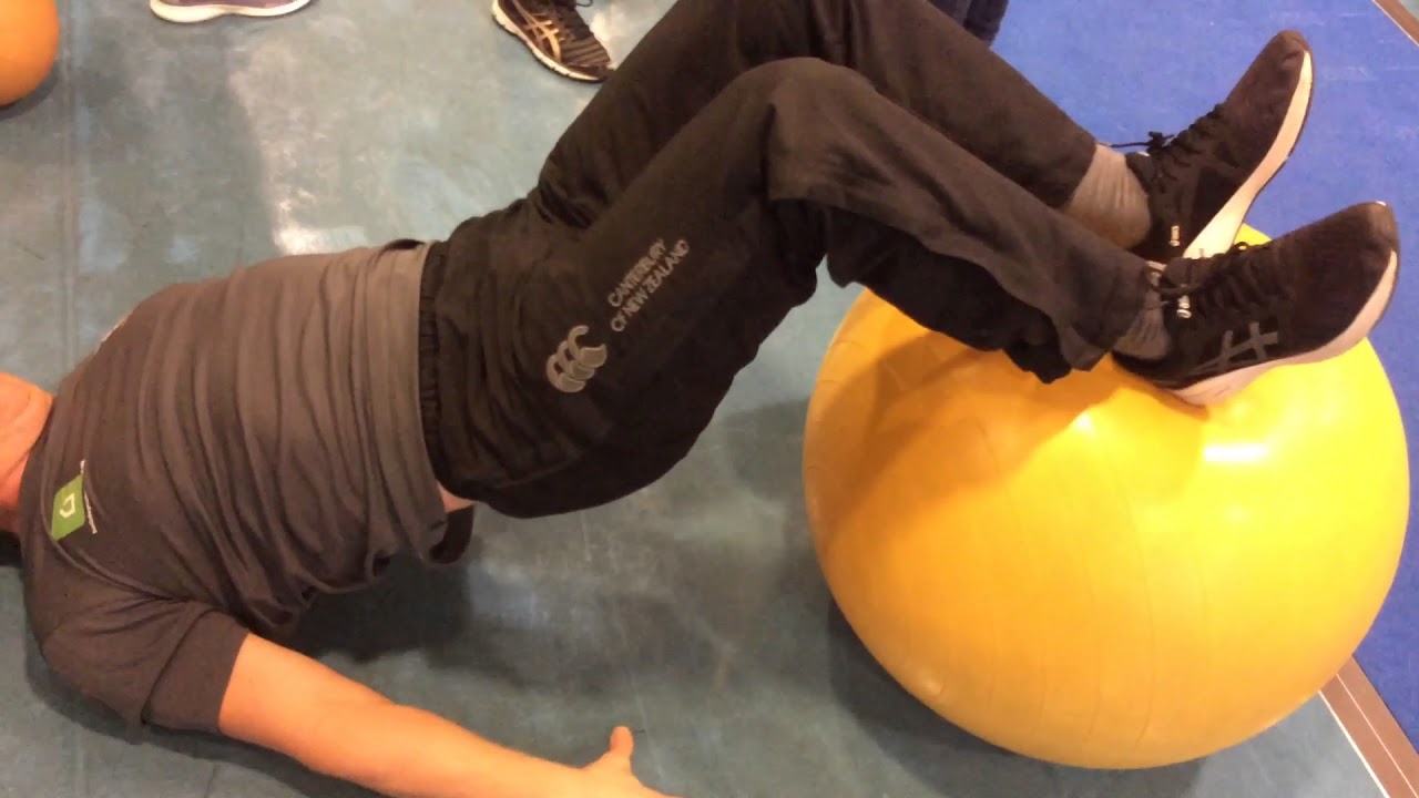 Hamstring eccentric loading for runners with hip/knee issues - YouTube