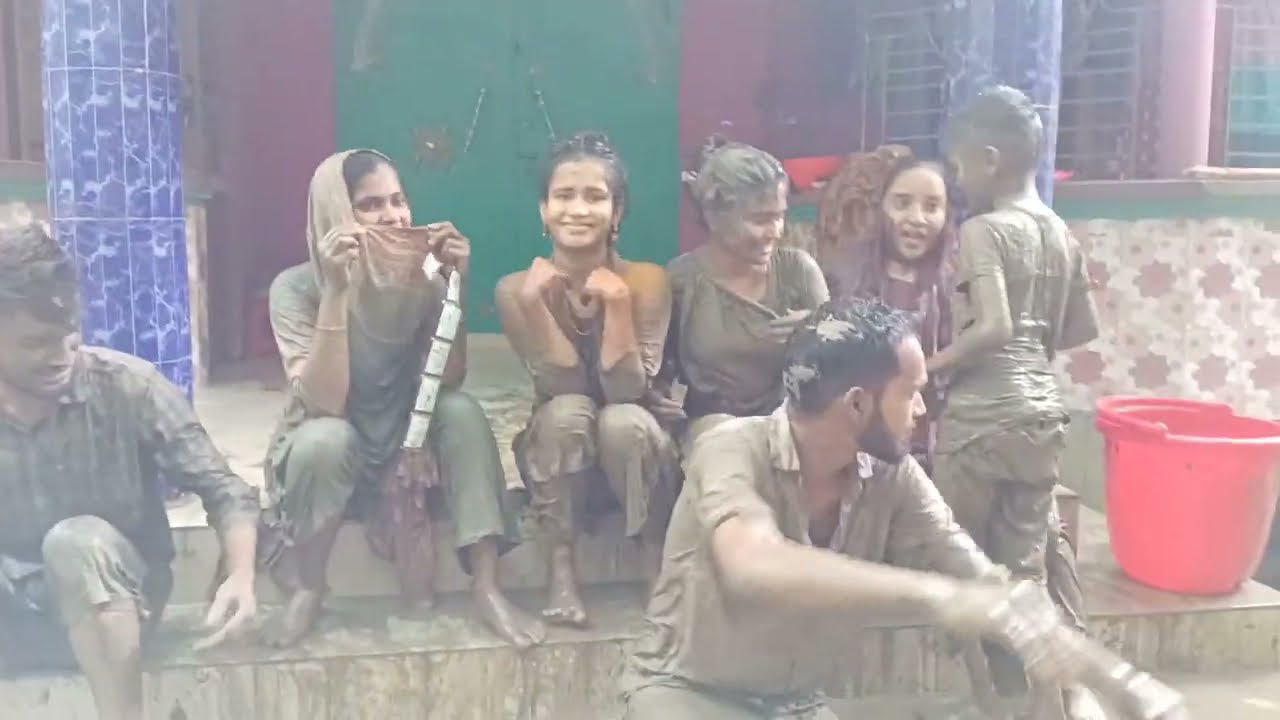 গ্রামের বিয়েতে নতুন বউ নিজে কাদা মাখা মাখি করছে#misty vlogs