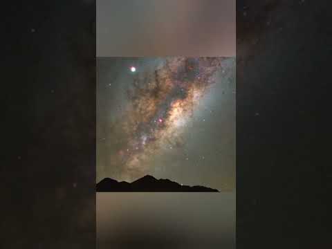 Video: ¿Por qué medimos algunas distancias en astronomía en años luz y otras en unidades astronómicas?
