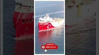 Yerli araştırma gemisi Oruç Reis İstanbul Boğazı'ndan geçti