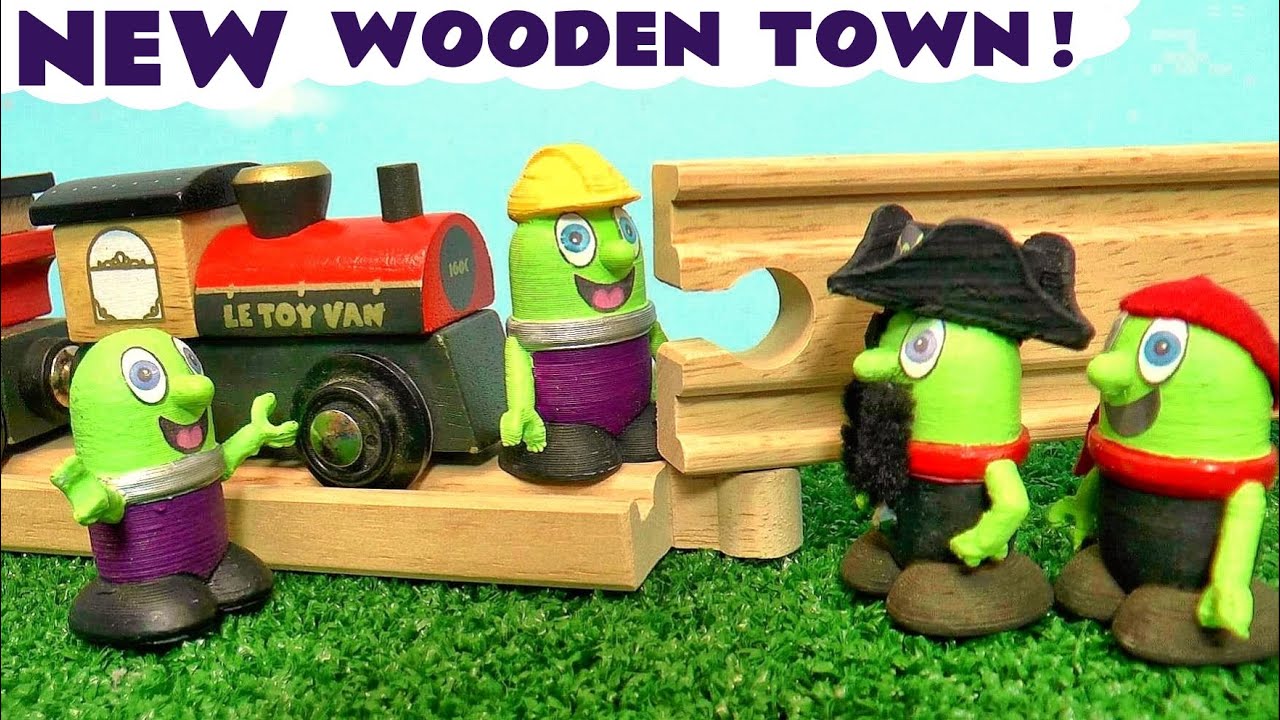 Funlings Build The New Le Toy Van Wooden Royal Express Toy Train Set