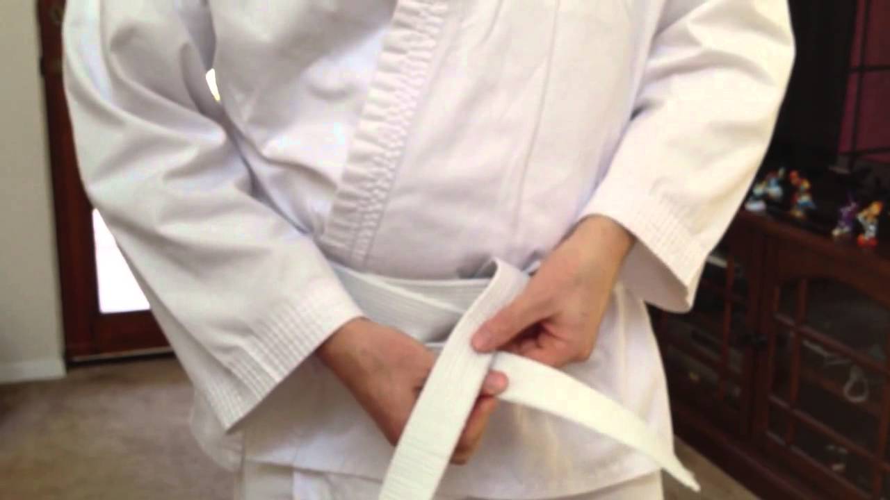 How to correctly tie a karate belt - YouTube