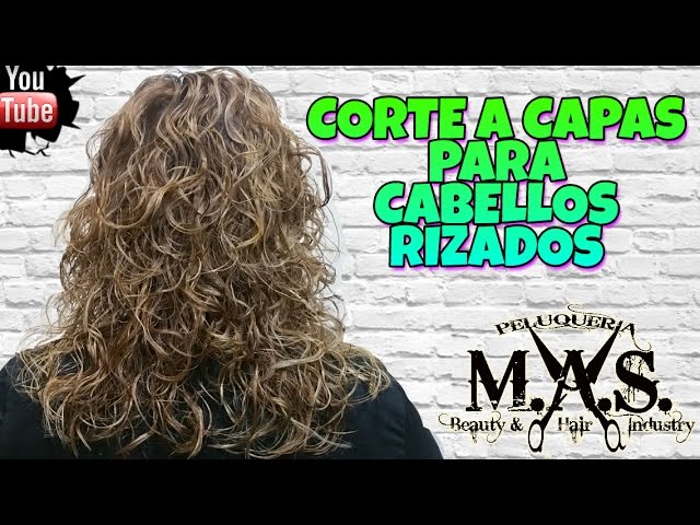 Corte De Pelo Rizado A Capas