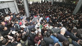 新元号発表で官報号外 東京や大阪で新聞号外配布