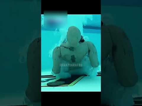 Может ли матрас смягчить удар при длительном падении на воду? #Shorts