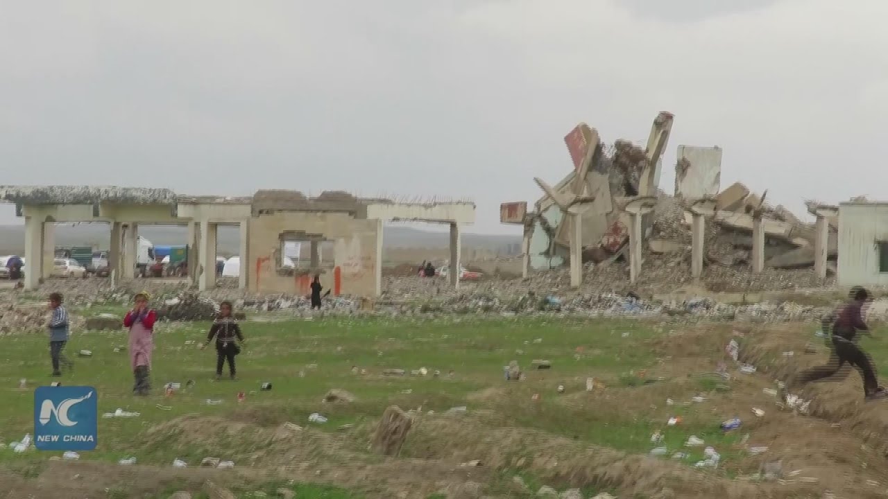 Refugees stuck in gloomy life in camps near Mosul