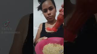 Comendo Miojo Com Pimenta Essa Ardeu Bastante