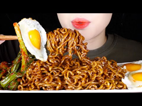 <strong>ASMR</strong> 추운 날 짜파게티 먹방 (<strong>ft</strong>. 직접 담근 파김치)