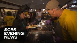 California wildfire victims and first responders celebrate Thanksgiving Volunteers Make Thanksgiving Possible For Ca Wildfire Evacuees