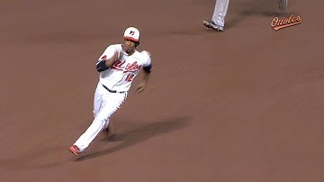 NYY@BAL: Markakis laces an RBI double into left field