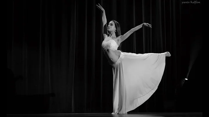 Bellydancer Claudia Carbone beautiful fusion belly...
