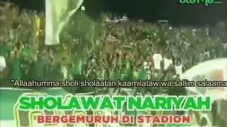 Sholawat Narriyah bergemuruh di stadion Bonek sang juara mantab