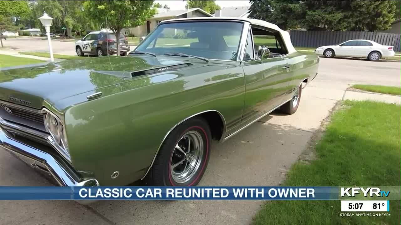 Classic car reunited with original owner after years of searching - YouTube