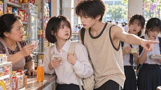 梁思偉💗她被親爸逼輟學嫁人換彩禮，只好逃到小鎮投奔奶奶！誰知誤闖債主堵門現場，她一句話替少年解了圍，轉學後才發現這個冷面少年竟成了自己的同桌！#中文短劇 #ChineseDrama