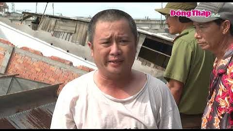 Sạt lở - 5 căn nhà rớt xuống sông