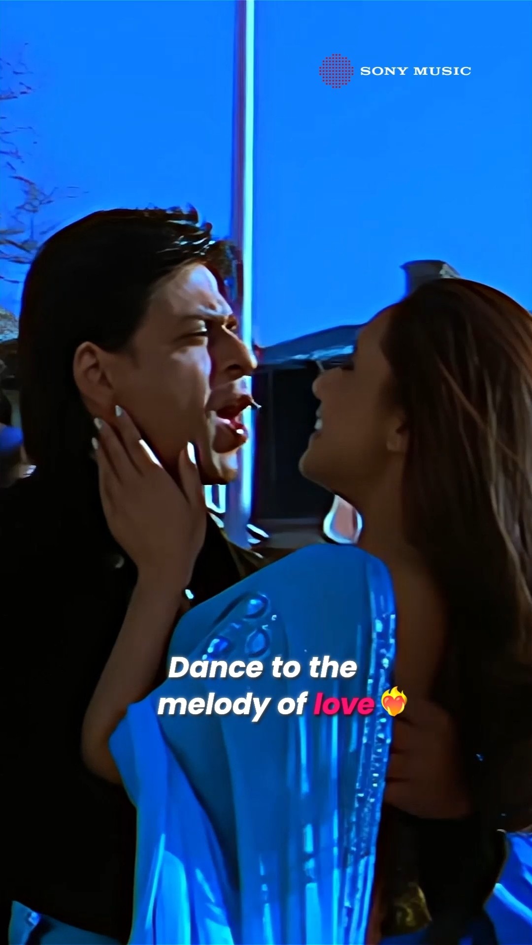 Lost in love with every note ? #tumhidekhona #srk #ranimukherjee #sonunigam #alkayagnik