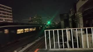 E261系オオRS1編成が赤羽駅4番線を通過する動画