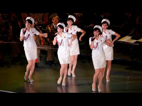 North Korean Moranbong Band: Marching - Marchando - 진군 또 진군 - My Favorite Girl Band 모란봉악단