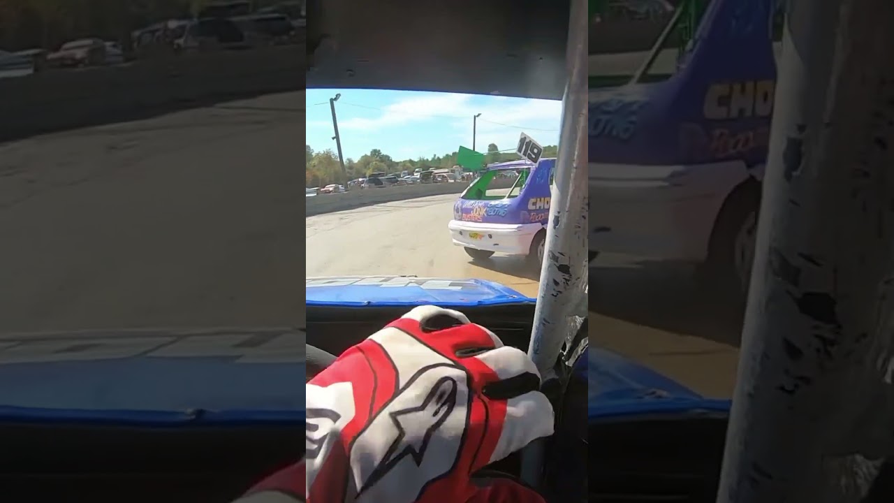 BIG HIT. 4 overtakes in one. AGAIN. Standlake arena #bankholiday  #racing