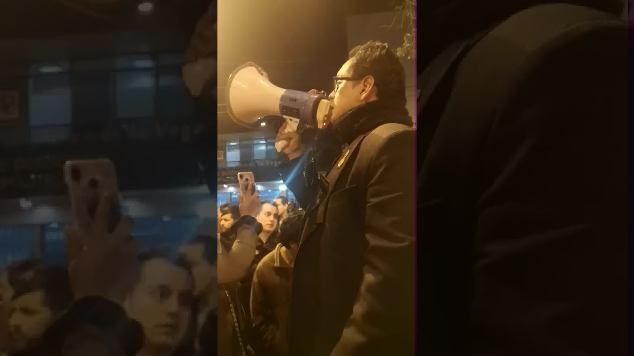 EL EX-PRESIDENTE DEL FEG SANDRO DURÁN INFORMANDO A LA COMUNIDAD UNIVERSITARIA GARCILASINA