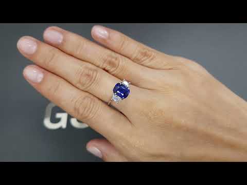 Синий сапфир Royal Blue 2,51 карат из Шри-Ланки в огранке кушон Видео  № 4