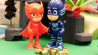 PJ Masks Toys finds the gold and gets Romeo