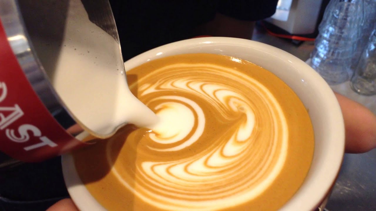 Latte art "Wing Heart" by bank.sm