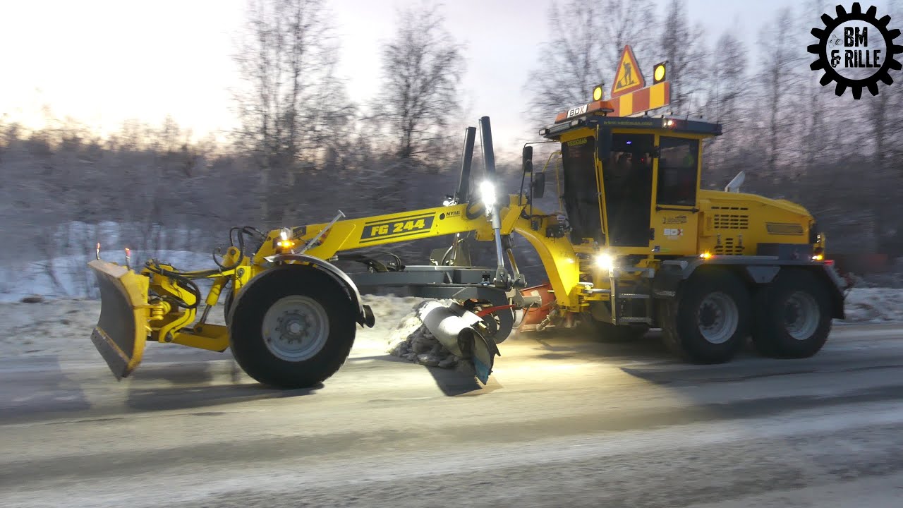 Veekmas FG244 and Volvo L90H in ice clearing in sunset winter 2025-26