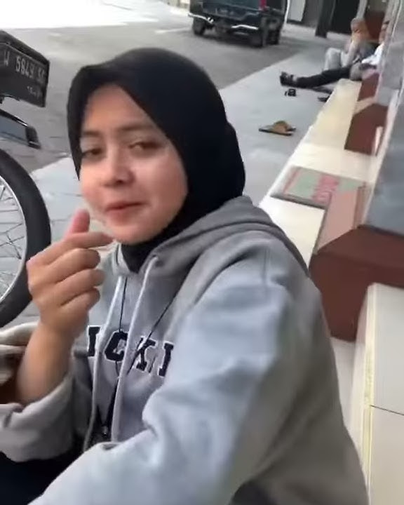 Status WA .cewek cantik naik honda astrea
