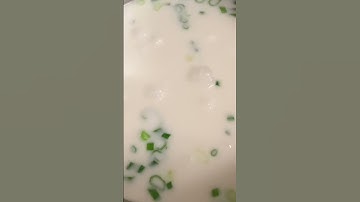 Bánh chuối hấp ăn với nước cốt dừa hành lá ngon 😋