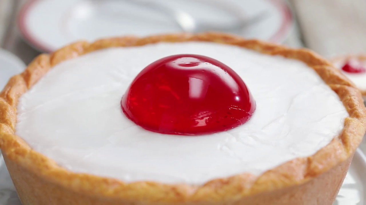 How to Make a Giant Cherry Bakewell at Home 