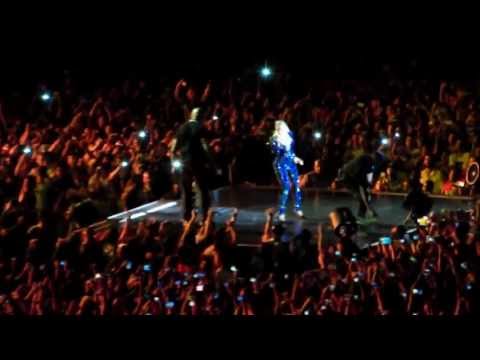 Beyonce - pulled off stage - Sao Paulo - 15.09.2013 - HD