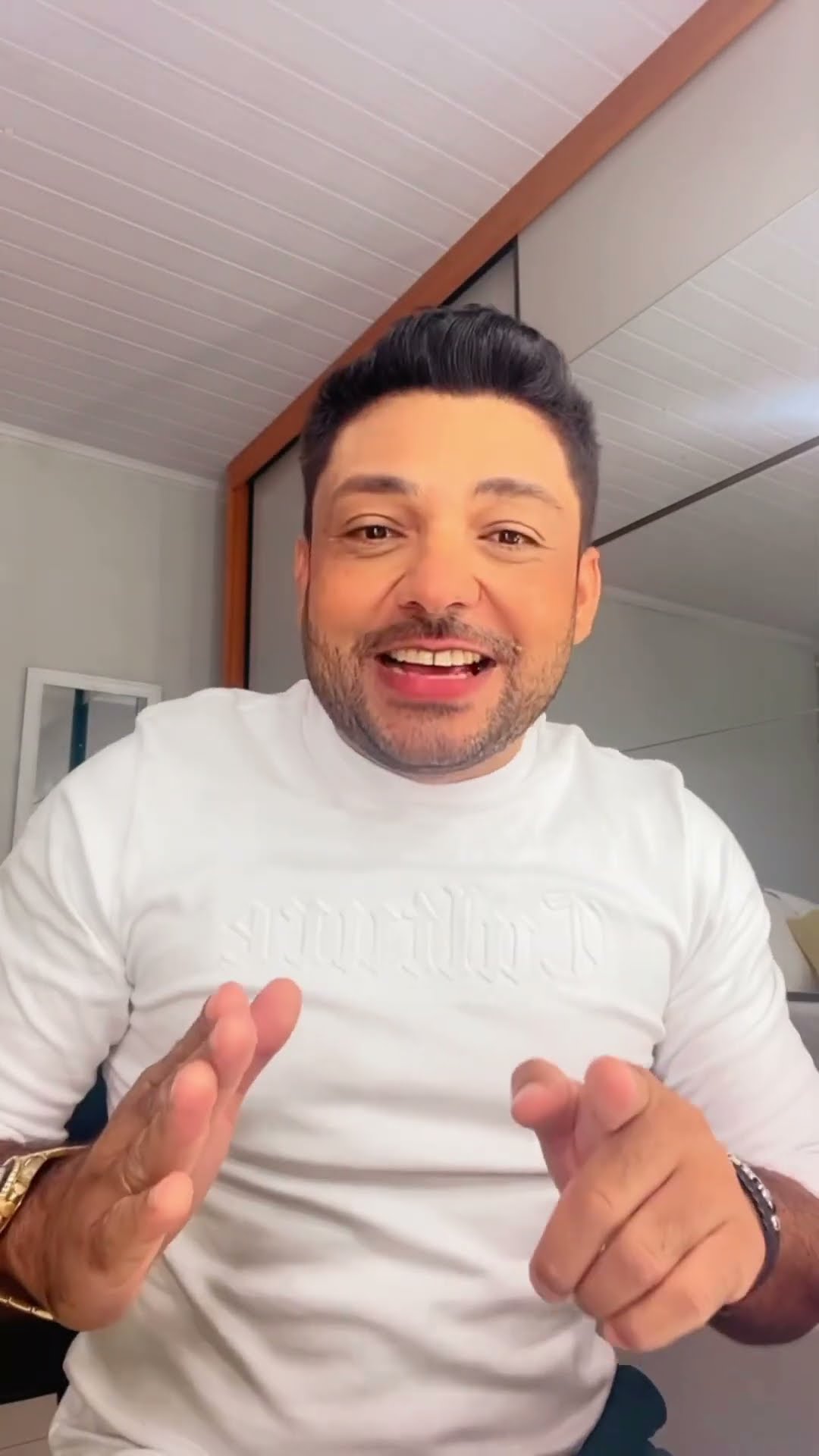 Leãozinho do forró cantando seu sucesso forró do meu Goiás #boanoiteee #leaozinho