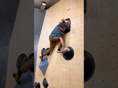 Fresh flowy moves for y’all! #climbing #bouldercrew #boul...
