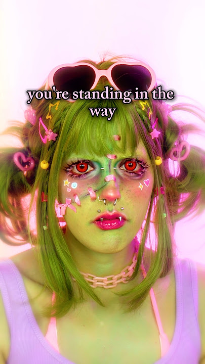 Excuse me, you're standing in the way! 😠