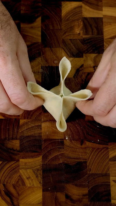 How to Fold Wontons (2 Ways)