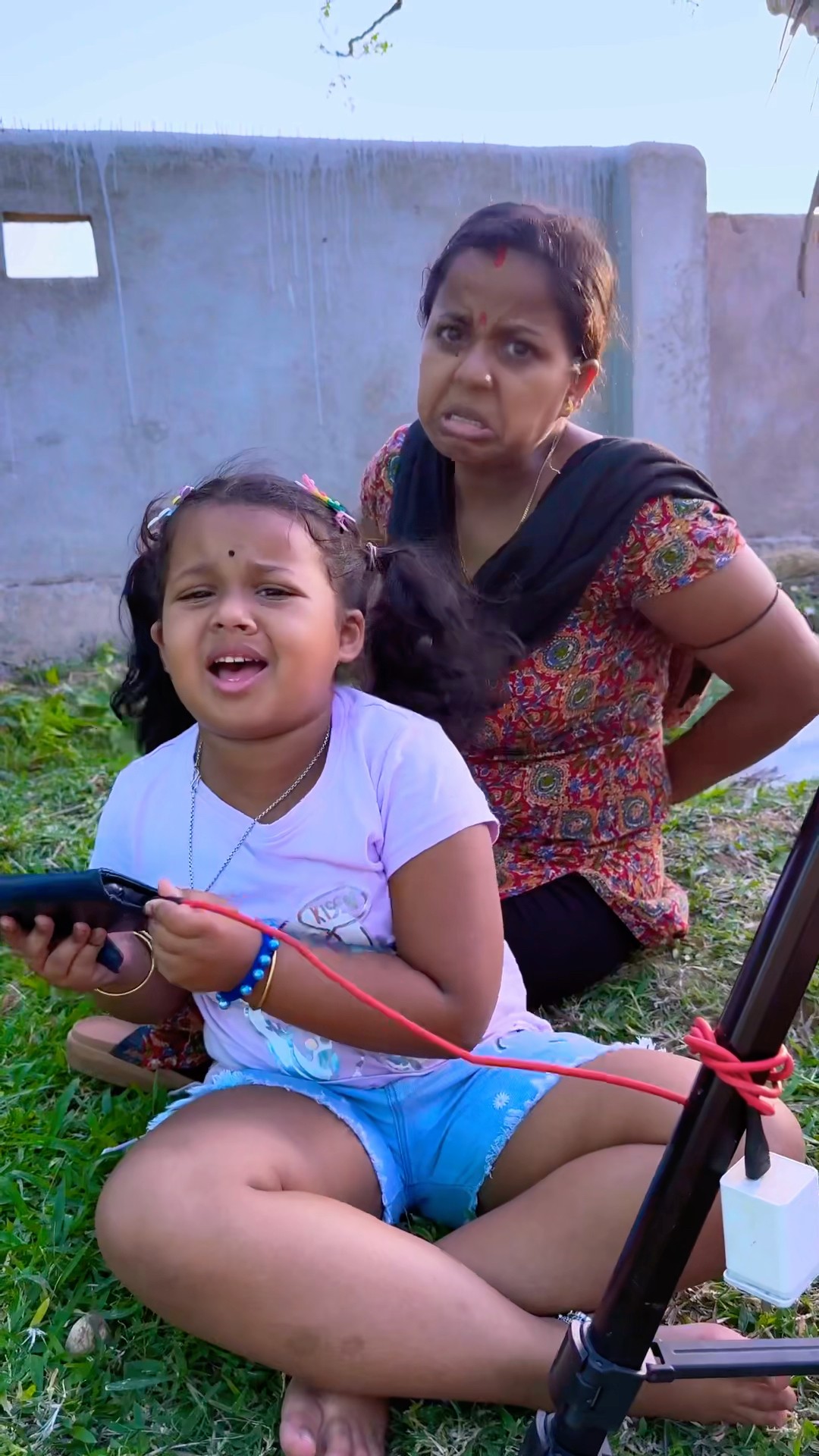 Mom helps baby fix the problem ????❤️#shorts #viral #funny