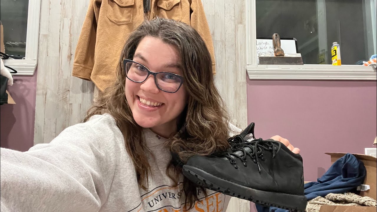 THREDUP MENS 25lbs UNBOXING!! These sold for over 100 overnight!! Reseller on Poshmark and Ebay