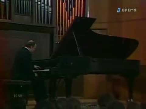 Valery Kastelsky plays Scriabin Nocturne for the left hand op. 9 - video