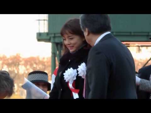 H26.12.14　表彰式　「ﾌﾟﾚｾﾞﾝﾀｰ：篠原 愛」　阪神ジュベナイルフィリーズ