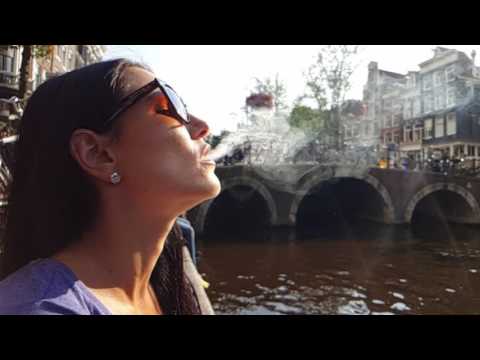Video: Dvynių Seserys Gyvena Amsterdame Su Bendra Galva - Alternatyvus Vaizdas